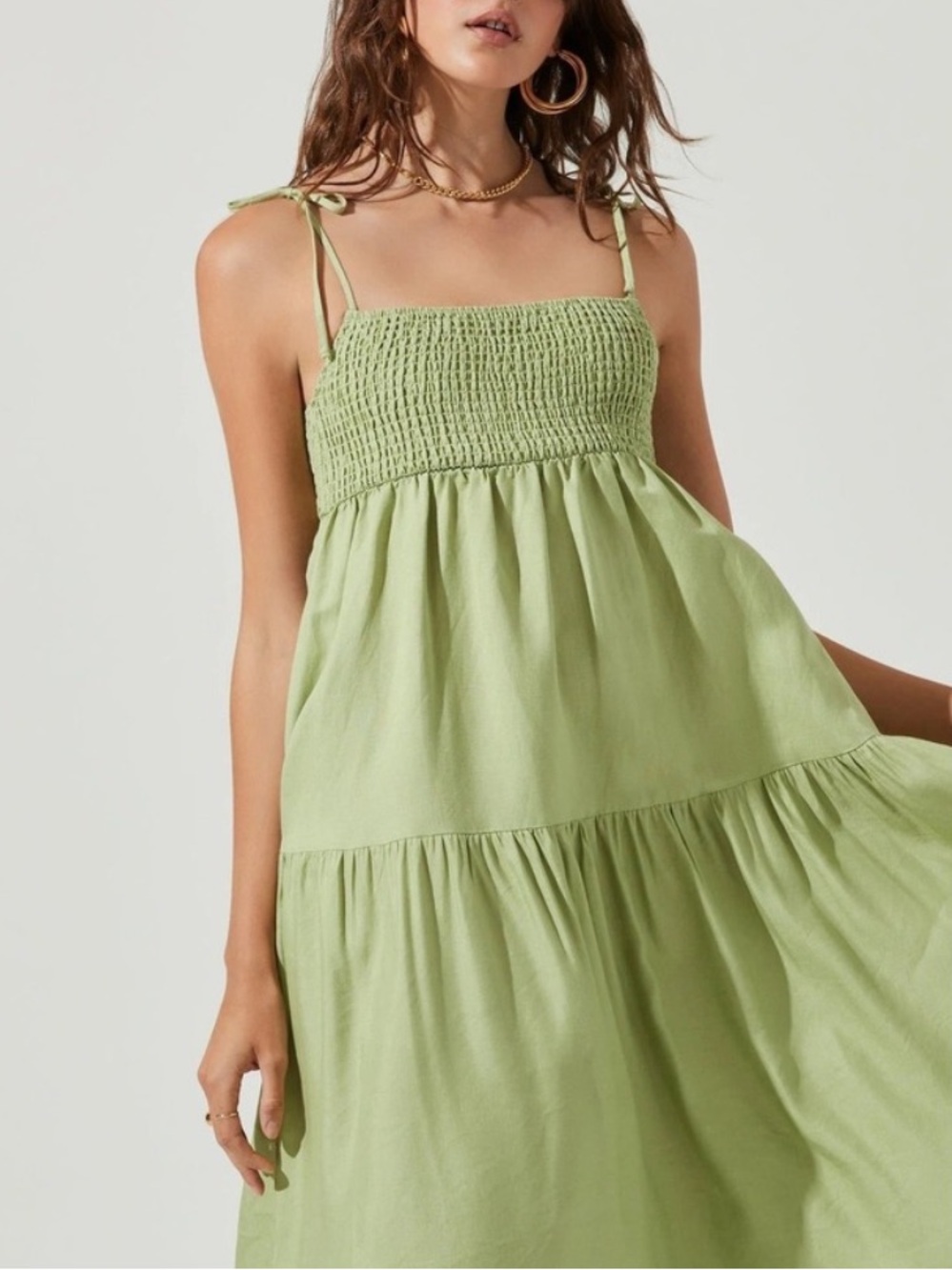 ASTR The Label Marlene Sleeveless Tiered Midi Dress in Celery Green Medium NWOT - Picture 2 of 10